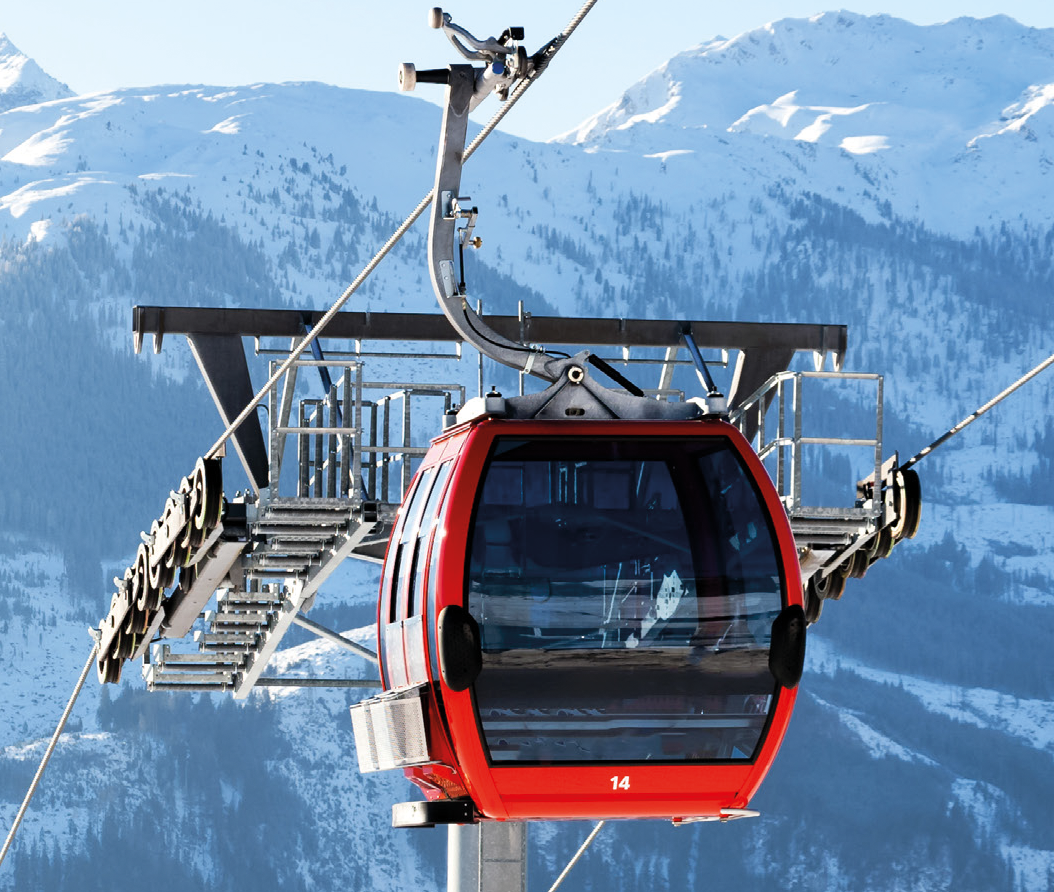 Cabine de télésiège en montagne avec des vitres en polycarbonate compact